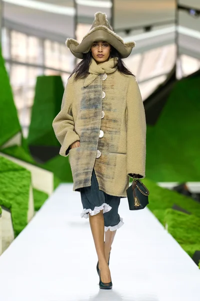 Look 32